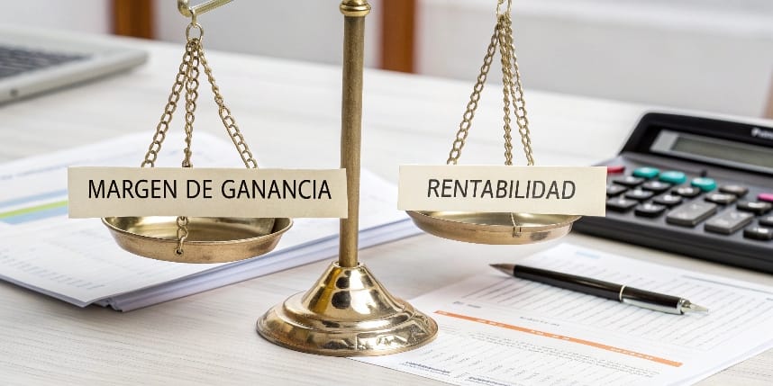 Dos balanzas con etiquetas de Margen de Ganancia y Rentabilidad, mostrando su diferencia para un negocio